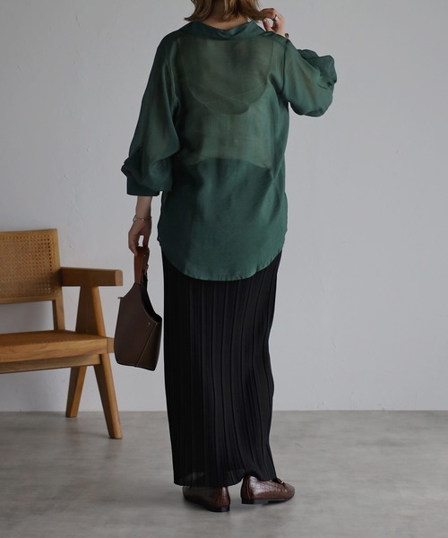 Yucca(ユッカ)の「タック袖シアーシャツ(シャツ/ブラウス・レディース・ダークグリーン/ホワイト/モカ・MEDIUM/LARGE)」の22枚目の写真