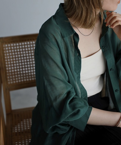 Yucca(ユッカ)の「タック袖シアーシャツ(シャツ/ブラウス・レディース・ダークグリーン/ホワイト/モカ・MEDIUM/LARGE)」の13枚目の写真