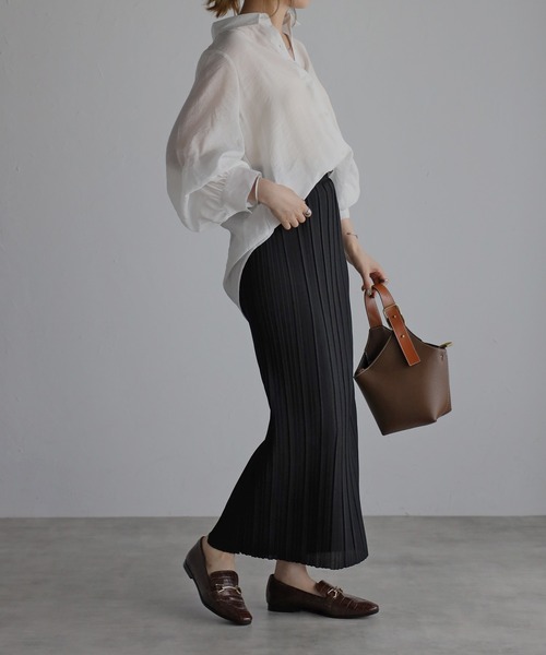Yucca(ユッカ)の「タック袖シアーシャツ(シャツ/ブラウス・レディース・ダークグリーン/ホワイト/モカ・MEDIUM/LARGE)」の11枚目の写真