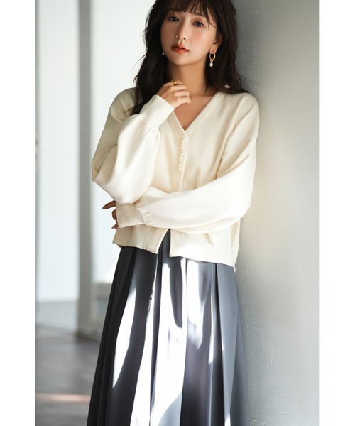 SAISON DE PAPILLON（セゾンドパピヨン）の「パールビジュー付きボリュームスリーブニットカーディガン（カーディガン/ボレロ・レディース・ブラウン/グレー/ピンク/ブラック/グリーン/ベージュ/ブルー/アイボリー・M/L）」の9枚目の写真