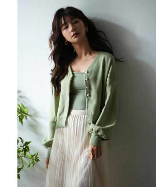 SAISON DE PAPILLON（セゾンドパピヨン）の「パールビジュー付きボリュームスリーブニットカーディガン（カーディガン/ボレロ・レディース・ブラウン/グレー/ピンク/ブラック/グリーン/ベージュ/ブルー/アイボリー・M/L）」の12枚目の写真