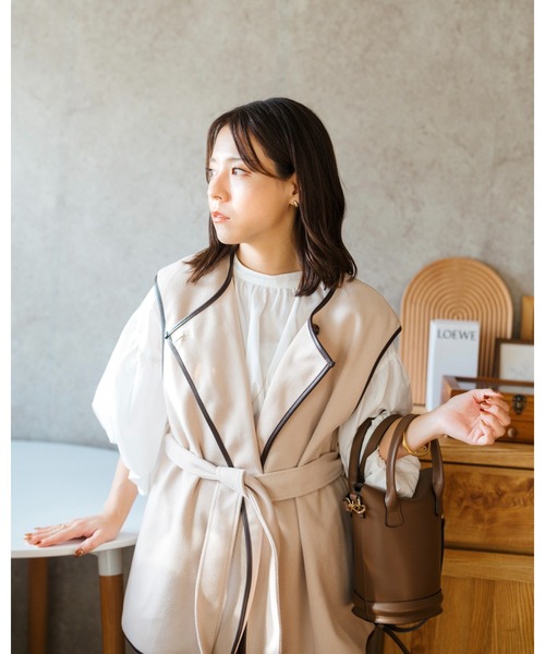 Amourire（アムリール）の「パイピングジレベスト（ベスト・レディース・モカ/アイボリー・M/L）」の7枚目の写真