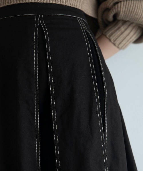 marjour（マージュール）の「BI-COLOR STITCH TUCK SKIRT（スカート・レディース・ブラック・M）」の7枚目の写真