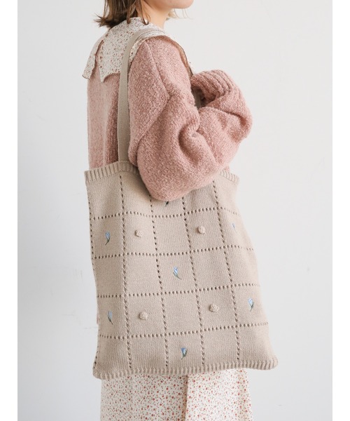 ehka sopo(エヘカソポ)の「花刺繍ポンポンニットトートバッグ(トートバッグ・レディース・キナリ/ベージュ/レッド・フリ-)」の1枚目の写真