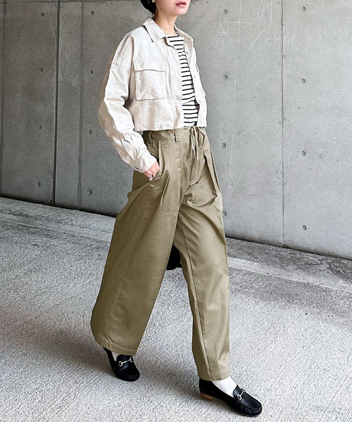 Java(ジャバ)の「《JaVa ジャバコラボ》ゆったり&美脚。2タックワイドコットンワイドパンツ(チノパンツ・レディース・ホワイト/ネイビー/ブラック/ベージュ・X-LARGE/LARGE/MEDIUM/SMALL)」の15枚目の写真