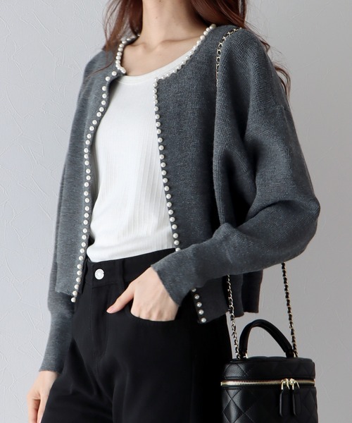 BLUEEAST（ブルーイースト）の「パールデザインニットカーディガン（カーディガン/ボレロ・レディース・アイボリー/グレー/ブラック/ピンク/アイボリー系/ブラック系・MEDIUM）」の5枚目の写真
