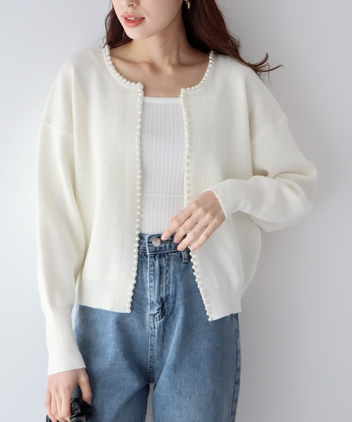 BLUEEAST（ブルーイースト）の「パールデザインニットカーディガン（カーディガン/ボレロ・レディース・アイボリー/グレー/ブラック/ピンク/アイボリー系/ブラック系・MEDIUM）」の2枚目の写真