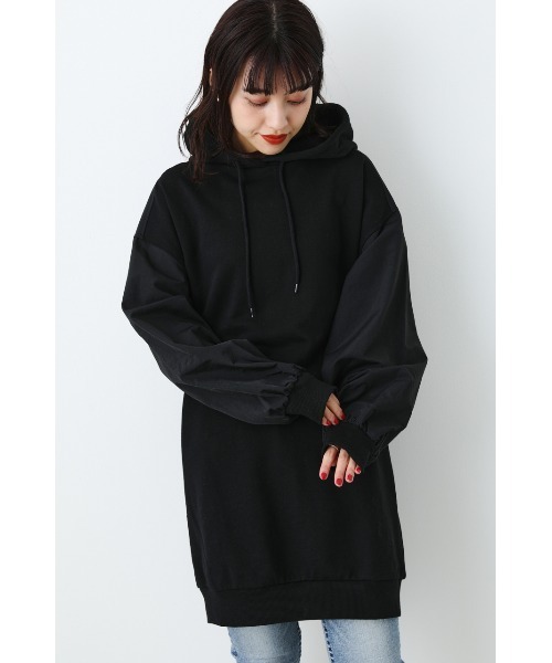 RODEO CROWNS WIDE BOWL（ロデオクラウンズワイドボウル）の「ナイロンドッキングフードワンピース（ワンピース・レディース・グレー×ホワイト/ブラック/グリーン・FREE）」の2枚目の写真