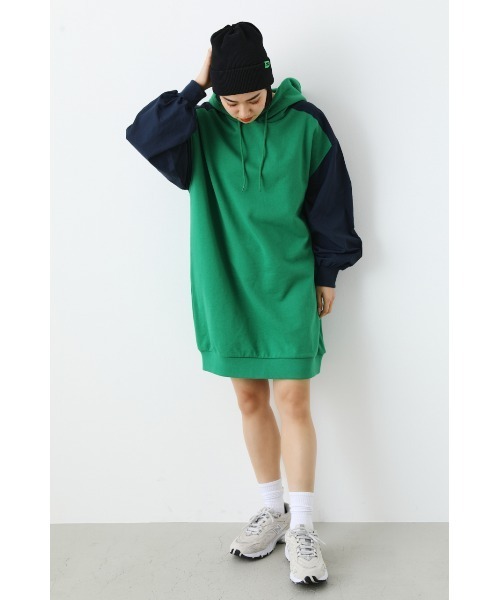 RODEO CROWNS WIDE BOWL（ロデオクラウンズワイドボウル）の「ナイロンドッキングフードワンピース（ワンピース・レディース・グレー×ホワイト/ブラック/グリーン・FREE）」の13枚目の写真