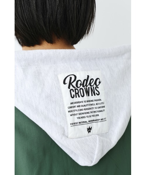 RODEO CROWNS WIDE BOWL（ロデオクラウンズワイドボウル）の「ナイロンドッキングフードワンピース（ワンピース・レディース・グレー×ホワイト/ブラック/グリーン・FREE）」の5枚目の写真