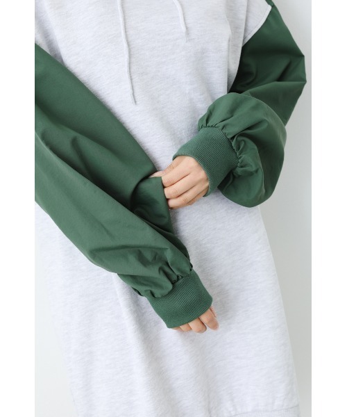 RODEO CROWNS WIDE BOWL（ロデオクラウンズワイドボウル）の「ナイロンドッキングフードワンピース（ワンピース・レディース・グレー×ホワイト/ブラック/グリーン・FREE）」の8枚目の写真