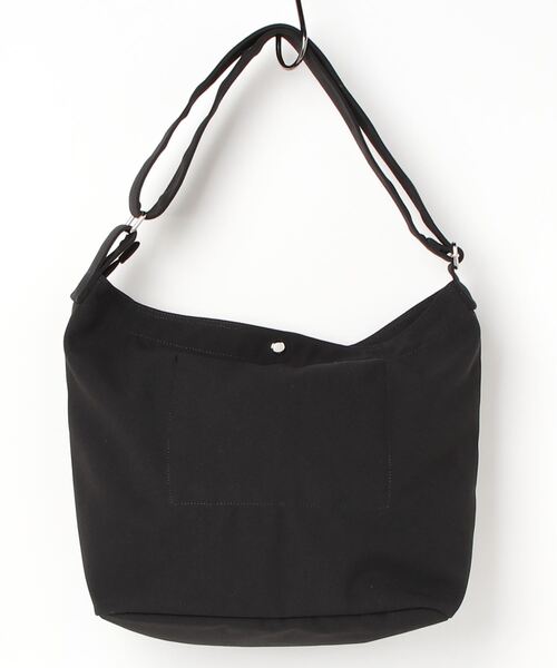 YAKPAK（ヤックパック）の「【YAK PAK/ヤックパック】ブランドロゴ ワンポイントピスネームタグ付 キャンバス生地 ビッグショルダーバッグ/A3サイズ収納可能（ショルダーバッグ・メンズ・ブラック/キナリ・FREE）」の6枚目の写真