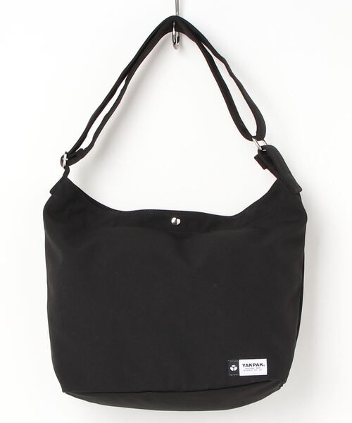 YAKPAK（ヤックパック）の「【YAK PAK/ヤックパック】ブランドロゴ ワンポイントピスネームタグ付 キャンバス生地 ビッグショルダーバッグ/A3サイズ収納可能（ショルダーバッグ・メンズ・ブラック/キナリ・FREE）」の13枚目の写真