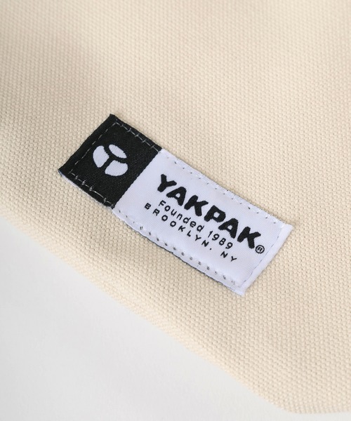 YAKPAK（ヤックパック）の「【YAK PAK/ヤックパック】ブランドロゴ ワンポイントピスネームタグ付 キャンバス生地 ビッグショルダーバッグ/A3サイズ収納可能（ショルダーバッグ・メンズ・ブラック/キナリ・FREE）」の10枚目の写真