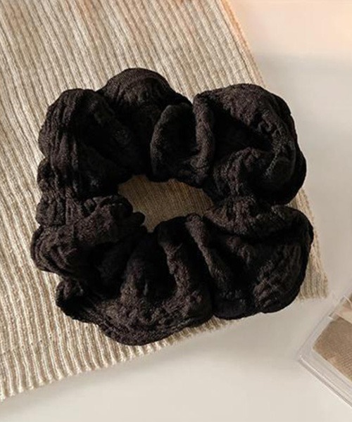 TONE SELECT GOODS（トーンセレクトグッズ）の「【float】シンプル サッカー生地 シュシュ（シュシュ・レディース・アイボリー/ブラック/ブラウン・FREE）」の9枚目の写真