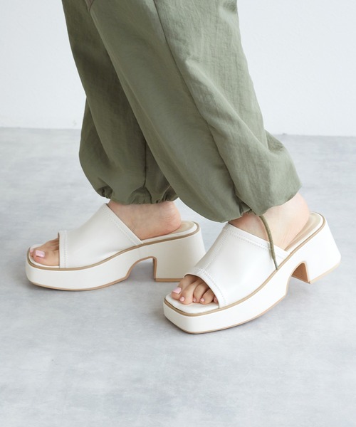 w closet（ダブルクローゼット）の「厚底ストレッチミュール（サンダル・レディース・オフホワイト/ライム/ブルー/ブラック・M/L）」の2枚目の写真