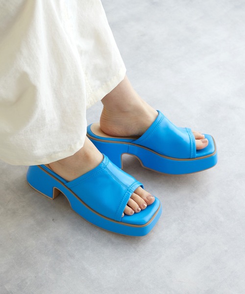 w closet（ダブルクローゼット）の「厚底ストレッチミュール（サンダル・レディース・オフホワイト/ライム/ブルー/ブラック・M/L）」の4枚目の写真