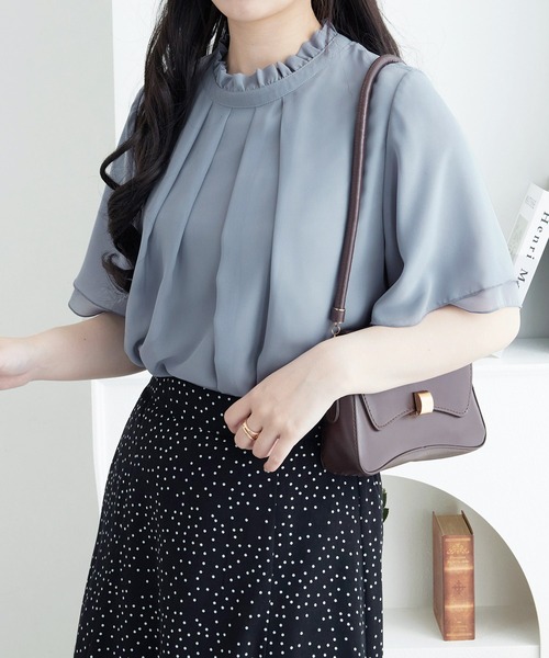 Viola e Viola（ヴィオラエヴィオラ）の「フリル衿シフォンタックブラウス（半袖）（シャツ/ブラウス・レディース・ミント/グレイッシュベージュ/グレイッシュブルー/レディッシュグレー/オフホワイト/ブラック・XX-LARGE/MEDIUM/LARGE/X-LARGE/XXX-LARGE/XXXX-LARGE）」の18枚目の写真