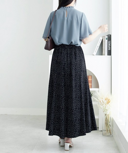 Viola e Viola（ヴィオラエヴィオラ）の「フリル衿シフォンタックブラウス（半袖）（シャツ/ブラウス・レディース・ミント/グレイッシュベージュ/グレイッシュブルー/レディッシュグレー/オフホワイト/ブラック・XX-LARGE/MEDIUM/LARGE/X-LARGE/XXX-LARGE/XXXX-LARGE）」の11枚目の写真