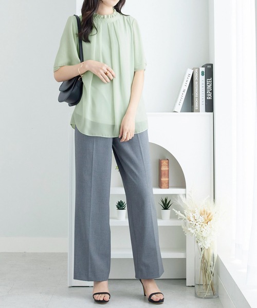 Viola e Viola（ヴィオラエヴィオラ）の「フリル衿シフォンタックブラウス（半袖）（シャツ/ブラウス・レディース・ミント/グレイッシュベージュ/グレイッシュブルー/レディッシュグレー/オフホワイト/ブラック・XX-LARGE/MEDIUM/LARGE/X-LARGE/XXX-LARGE/XXXX-LARGE）」の15枚目の写真