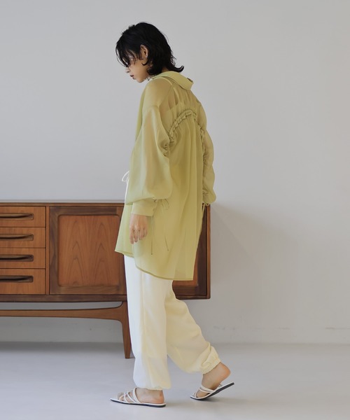 hellam（へラム）の「オーガンジー バックドロストシャツ（シャツ/ブラウス・レディース・オフホワイト/イエロー/ブラック/グレー/ネイビー・FREE）」の19枚目の写真