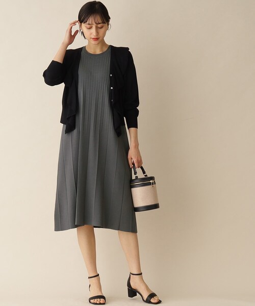 プリーツデザインニットワンピース【洗濯機洗い可/アンチピリング】