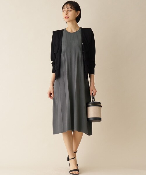 プリーツデザインニットワンピース【洗濯機洗い可/アンチピリング】