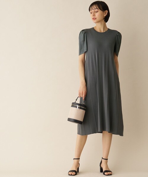 プリーツデザインニットワンピース【洗濯機洗い可/アンチピリング】