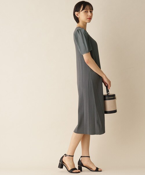 プリーツデザインニットワンピース【洗濯機洗い可/アンチピリング】