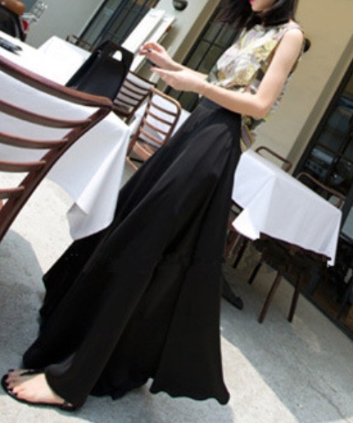 deux amour(ドゥーザムール)の「マキシ丈フレアーロングスカート(その他パンツ・レディース・ブラック/アイボリー・FREE)」の4枚目の写真