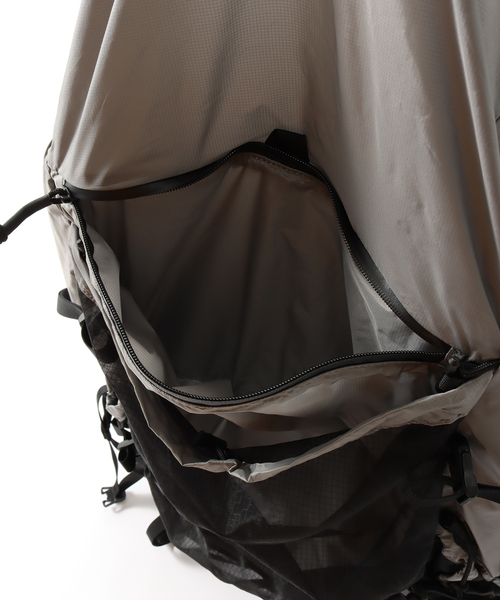 TERG(ターグ)の「【TERG / ターグ】ライトロールトップバックパック(バックパック/リュック・メンズ・ブラック/グレー・FREE)」の11枚目の写真