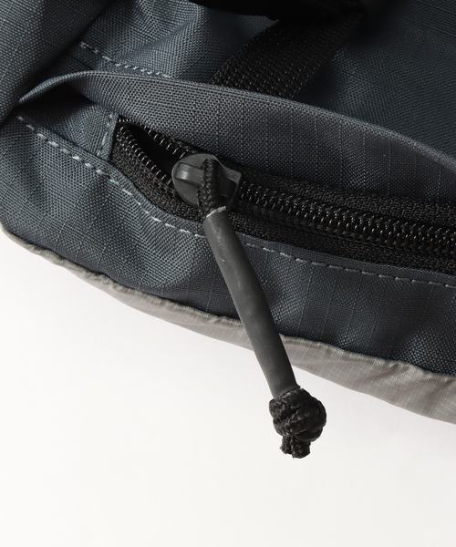TERG(ターグ)の「【TERG / ターグ】ライトロールトップバックパック(バックパック/リュック・メンズ・ブラック/グレー・FREE)」の4枚目の写真