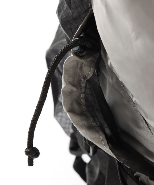 TERG(ターグ)の「【TERG / ターグ】ライトロールトップバックパック(バックパック/リュック・メンズ・ブラック/グレー・FREE)」の22枚目の写真