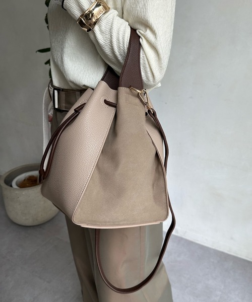DouDou(ドゥドゥ)の「【WEB限定】 スエードコンビドロストショルダー(ショルダーバッグ・レディース・ベージュ/グレー/ブラウン・FREE)」の5枚目の写真
