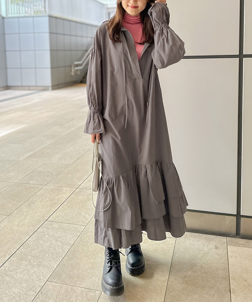COMMRE（コムル）の「【COMMRE / コムル】コットン裾ボリュームワンピース（ワンピース・レディース・ブラック/チャコールグレー・FREE）」の2枚目の写真
