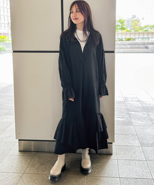 COMMRE（コムル）の「【COMMRE / コムル】コットン裾ボリュームワンピース（ワンピース・レディース・ブラック/チャコールグレー・FREE）」の3枚目の写真