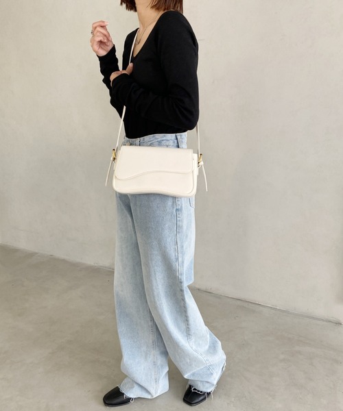wears(ウェアーズ)の「2WAYPUフラップミニショルダーバッグ(ショルダーバッグ・レディース・シルバー/ダークブラウン/アイボリー/ブラック・FREE)」の6枚目の写真