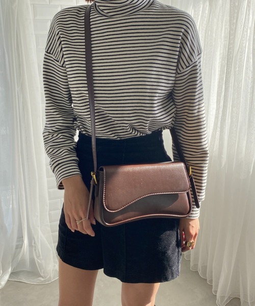 wears(ウェアーズ)の「2WAYPUフラップミニショルダーバッグ(ショルダーバッグ・レディース・シルバー/ダークブラウン/アイボリー/ブラック・FREE)」の13枚目の写真