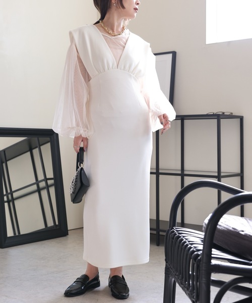 ULEULA(ウルア)の「ワイドサスジャンパースカート/深Vネックワンピース(ワンピース・レディース・アイボリー/ブラック・FREE)」の3枚目の写真