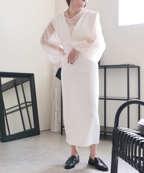 ULEULA(ウルア)の「ワイドサスジャンパースカート/深Vネックワンピース(ワンピース・レディース・アイボリー/ブラック・FREE)」の22枚目の写真