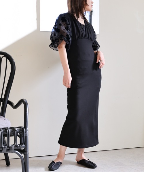 ULEULA(ウルア)の「ワイドサスジャンパースカート/深Vネックワンピース(ワンピース・レディース・アイボリー/ブラック・FREE)」の16枚目の写真