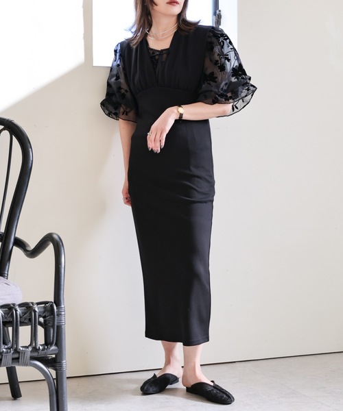 ULEULA(ウルア)の「ワイドサスジャンパースカート/深Vネックワンピース(ワンピース・レディース・アイボリー/ブラック・FREE)」の17枚目の写真