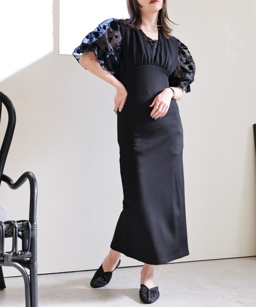 ULEULA(ウルア)の「ワイドサスジャンパースカート/深Vネックワンピース(ワンピース・レディース・アイボリー/ブラック・FREE)」の18枚目の写真