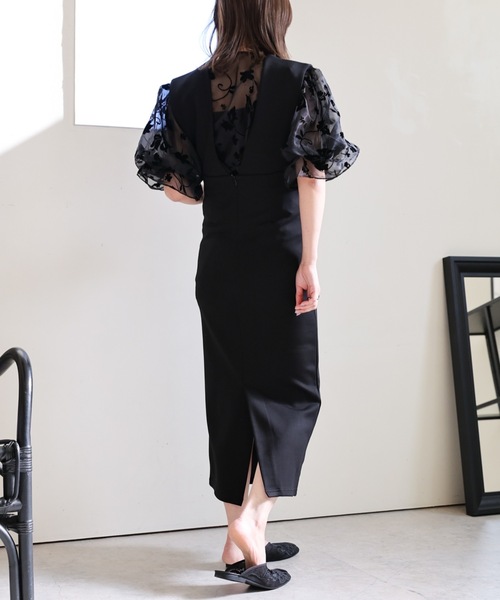 ULEULA(ウルア)の「ワイドサスジャンパースカート/深Vネックワンピース(ワンピース・レディース・アイボリー/ブラック・FREE)」の19枚目の写真