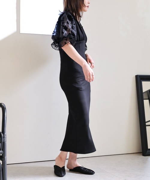 ULEULA(ウルア)の「ワイドサスジャンパースカート/深Vネックワンピース(ワンピース・レディース・アイボリー/ブラック・FREE)」の20枚目の写真