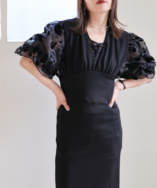 ULEULA(ウルア)の「ワイドサスジャンパースカート/深Vネックワンピース(ワンピース・レディース・アイボリー/ブラック・FREE)」の21枚目の写真