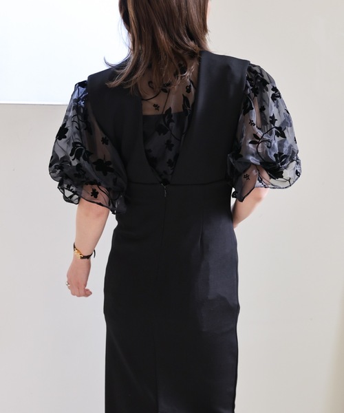 ULEULA(ウルア)の「ワイドサスジャンパースカート/深Vネックワンピース(ワンピース・レディース・アイボリー/ブラック・FREE)」の10枚目の写真