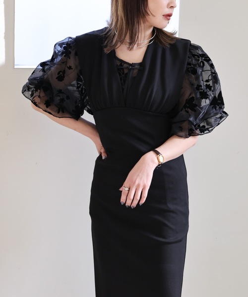 ULEULA(ウルア)の「ワイドサスジャンパースカート/深Vネックワンピース(ワンピース・レディース・アイボリー/ブラック・FREE)」の12枚目の写真