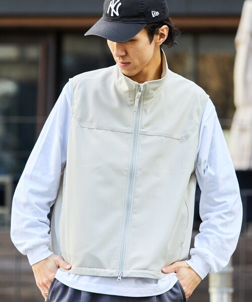 FREAK'S STORE(フリークスストア)の「速乾素材 リラックスフィット リネンライク ジップベスト リネン風 ホームケア(ベスト・メンズ・ブラック/オリーブ/オフホワイト/チャコールグレー・LARGE/SMALL/MEDIUM)」の2枚目の写真