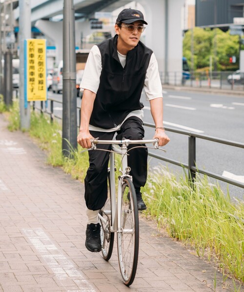 FREAK'S STORE(フリークスストア)の「速乾素材 リラックスフィット リネンライク ジップベスト リネン風 ホームケア(ベスト・メンズ・ブラック/オリーブ/オフホワイト/チャコールグレー・LARGE/SMALL/MEDIUM)」の9枚目の写真